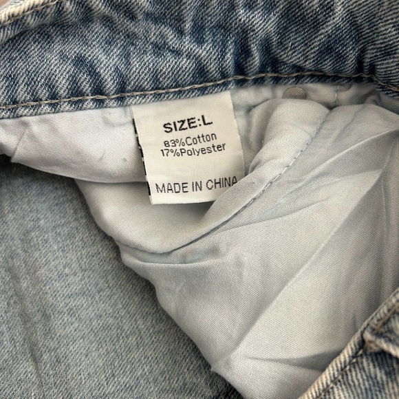 NWT- Light Wash Blue Distressed Denim Shorts - Picture 7 of 8